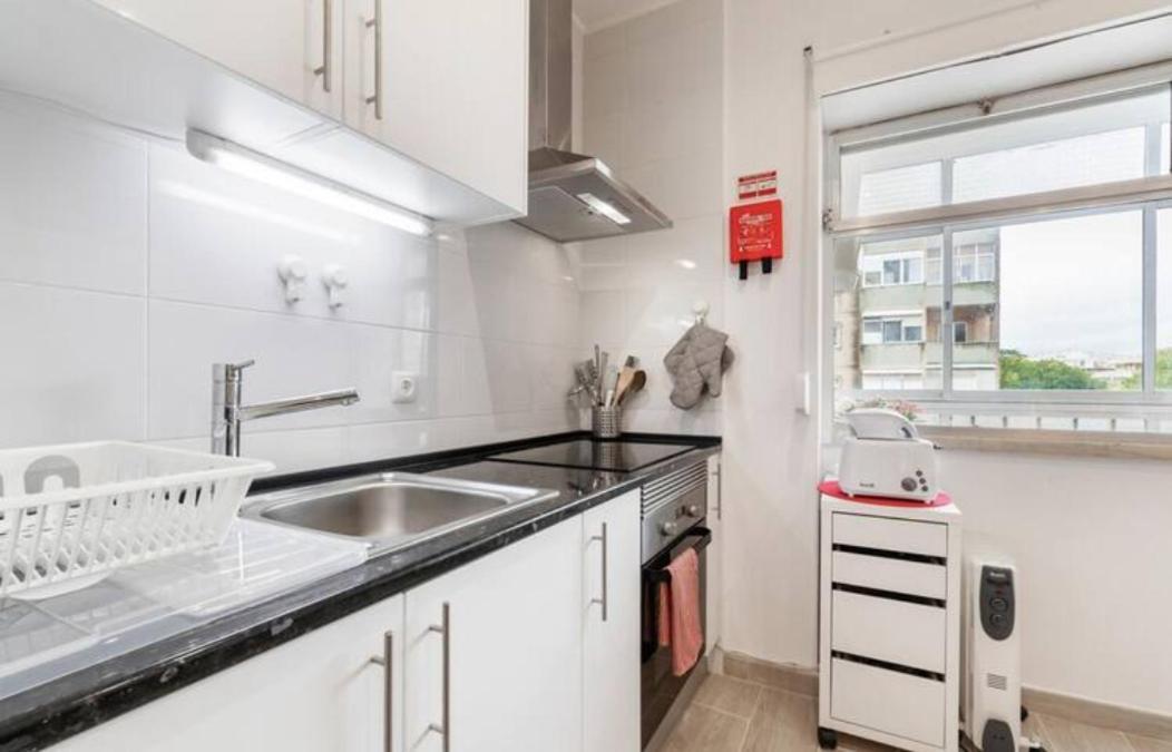 Beautiful 1 Bedroom Apartment Near Benfica Lisboa Exteriér fotografie